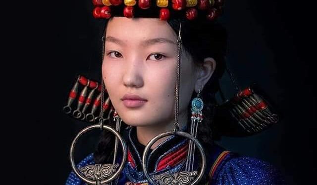 Буриад бүсгүйн хөрөг зураг 60 сая төгрөгөөр зарагдлаа