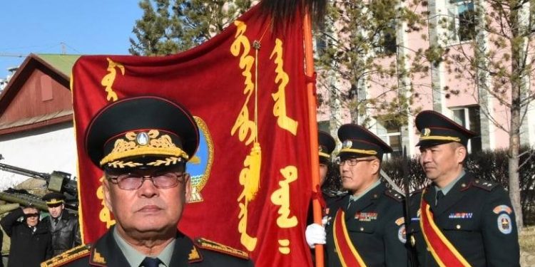 С.Баасанхүү: Өнөөдөр хамгийн өндөр цолтой бөгөөд өндөр настай нь хурандаа генерал С.Лувсангомбо гуай. Өдгөө 97 настай