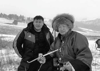 Н.Түвшинбаяртай хамт ирсэн Г нөхөр хүүхэдтэй