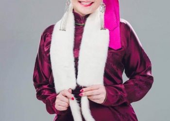 Ардын дууч Даваагийн Бурмаа 14 хүүхэдтэй айлын отгон охин