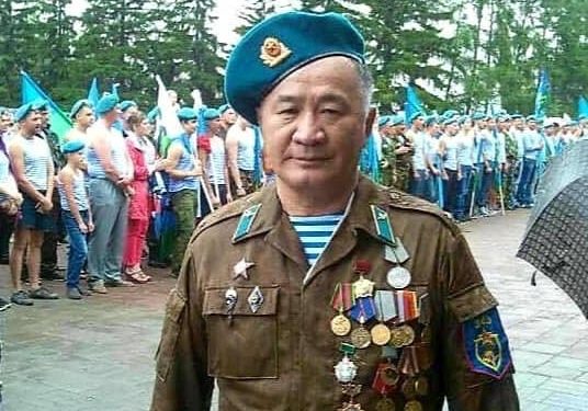 Ринчен гуай “Бух хөгшрөхөөрөө мах болдог. Буриад хөгшрөхөөрөө хэлмэрч болдог” гэж. Би Ринчен гуайн хэлснээр явж байна