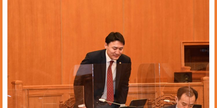 БСШУС-ын байнгын хорооны дарга Г.Дамдинням Н.Түвшинбаярын “цалинг хасна”