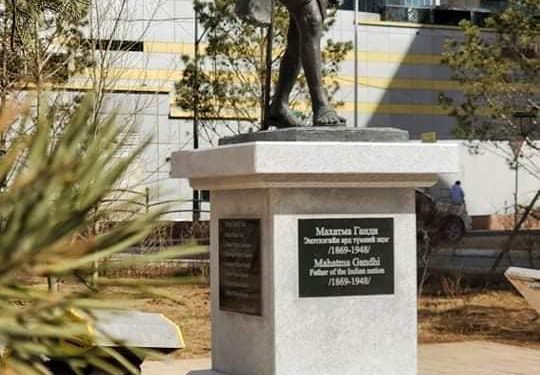 Махатма Гандигийн хөшөөг сэргээн засварлаж, орчныг тохижуулав