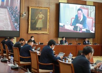 Оюутолгой дээр Засгийн газар, ЕТГ-ын байр суурь зөржээ