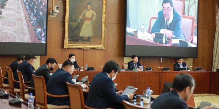 Оюутолгой дээр Засгийн газар, ЕТГ-ын байр суурь зөржээ