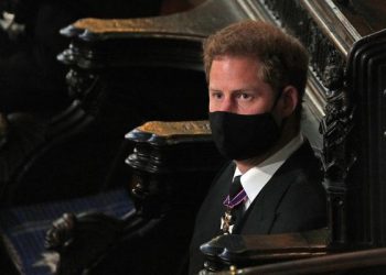 Ханхүү Харри өвөөгөө сүүлчийн замд үдэхээр Америкаас иржээ