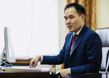 “Би дараагийн Гадаад харилцааны сайд” хэмээн даналздаг Б.Мөнхжин шөнө машинаар зугаалав уу?