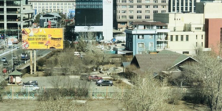 “Мон-Уран”-ы Наранхүү паркид 1,1 га газар эзэмшин хаусаа барьжээ