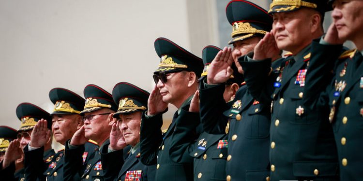 Өнөөдөр дэлхийн 200 гаруй улс орноос 185 нь арми, зэвсэгт хүчинтэй