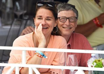 65 настай Билл Гейтс 27 жил ханилсан эхнэрээсээ салахаар болжээ