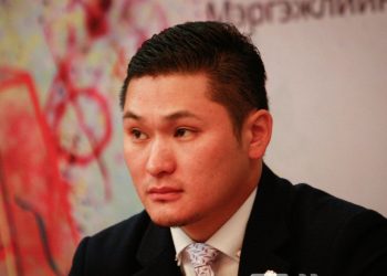 Найруулагч Н.Наранбаатар 20 саяыг СГЗ Г.Золжаргалд 3,5 саяыг өгчээ