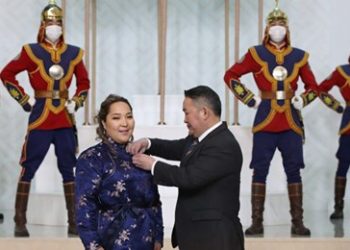 Э.Бурмаа: “Ганцаас газар дүүрлээ” гэж ээж минь ярьдаг болохоор 6 хүүхэдтэй болсондоо маш их баярлаж явдаг