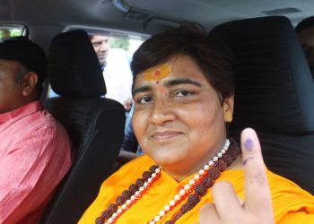 Энэтхэгийн парламентын гишүүн үнээний шээс өдөр бүр уудаг гэжээ