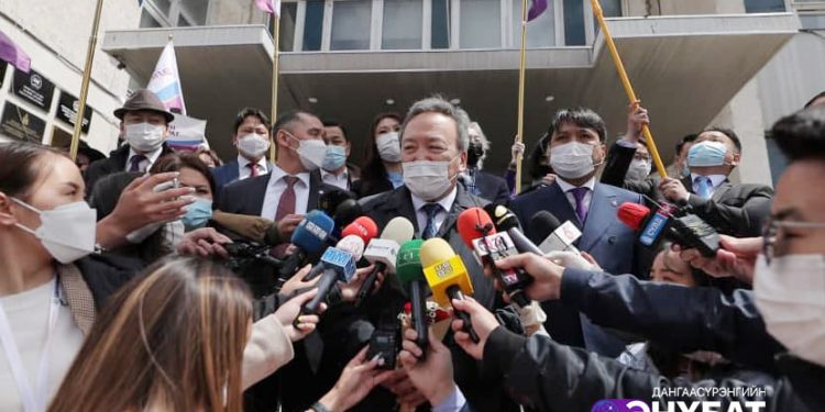 Д.ЭНХБАТ НЭР ДЭВШИГЧИЙН ҮНЭМЛЭХЭЭ ГАРДАН АВЛАА