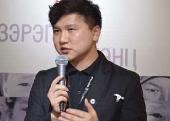 Ч.Ганжавхлан Хөдөлмөрийн хүндэт медалиар шагнуулжээ