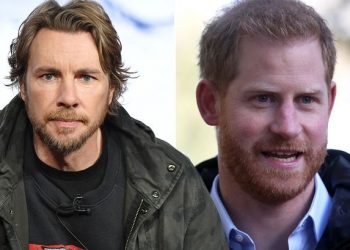 Ханхүү Харри аавыгаа шүүмжлэв