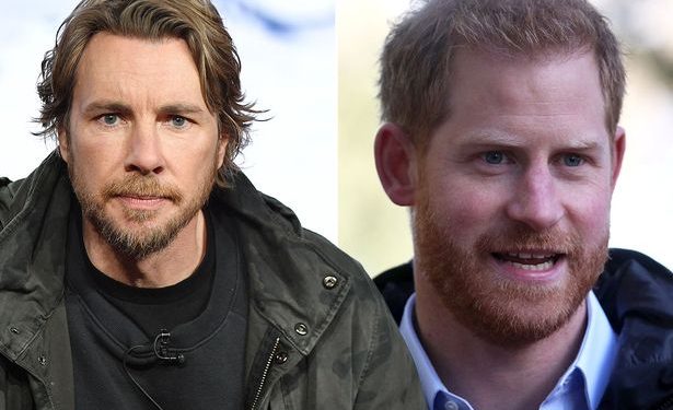 Ханхүү Харри аавыгаа шүүмжлэв