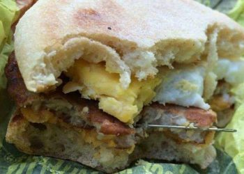 Нөхрийнхөө хоолонд зүү хугалж хийсэн эмэгтэйд 8 жилийн ял оноожээ