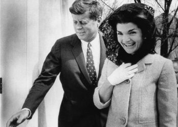 ЖАРААД ОНЫ ЗАГВАРЫГ ТОДОРХОЙЛОГЧ ЖАКЛИН КЕННЕДИ