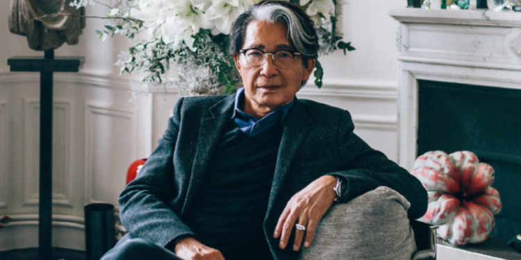 Загвар зохион бүтээгч Кэнзо агсны 400 орчим эд хогшлыг зарсан дуудлага худалдаа 7 цаг үргэлжилжээ