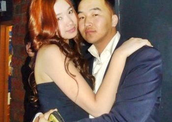 Намуунаа хэнтэй найзлав?