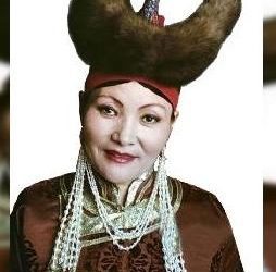 Ж.Нансалмаа: Ш.Сайхансамбуугийн “Тэсийн голын хүрэн” гэдэг дууных нь клипэнд морьтой зургаа авахуулж 500 мянган төгрөг авсан