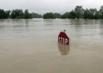 Орхон голд машинтайгаа живж, гурван хүн энджээ