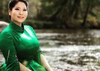 Дуучин Отгонжаргалыг баян нөхөр нь дуулуулдаггүй байжээ