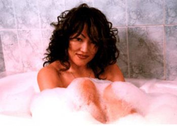 Дуучин Б.Сарааг “АПУ” Батсайхан ивээн тэтгэв