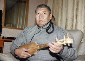 Цагаанзамаар Халимаг биш Монгол дутна