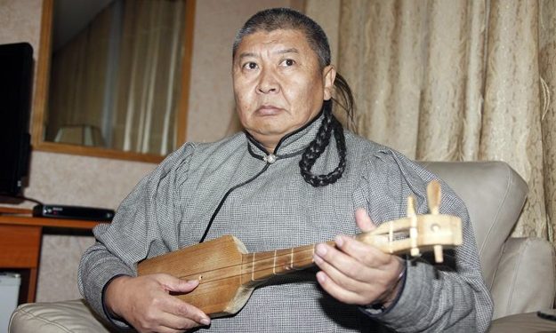 Цагаанзамаар Халимаг биш Монгол дутна