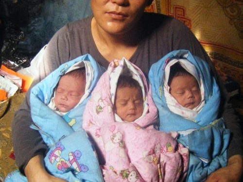 Д.Цогмөнх: Гурван ихэр хүүхэд төрүүлээд, 33 насандаа найман хүүхэдтэй боллоо