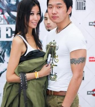 Загварын “Төгс хос” С.Төгс, Б.Эрдэнэцогт хоёр Сөүлийн онгоцонд сүй тавьсан ч  дуулиантай салсан