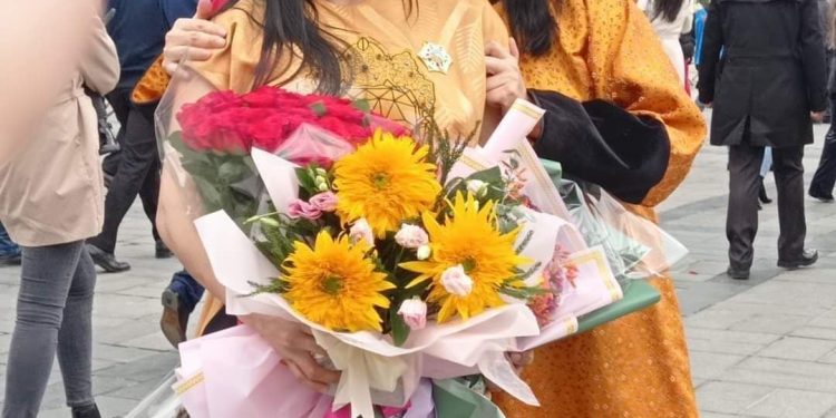 А.Гэрэлцэцэг, Д.Оюунтуул хоёулаа Алтан гадас хүртлээ