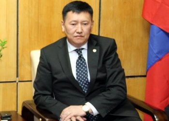 Ц.Анандбазарын анд Д.Загджав албан тушаалын эрэмбээр авах ёстой цолоо ч авч чадахгүй гологдож байна