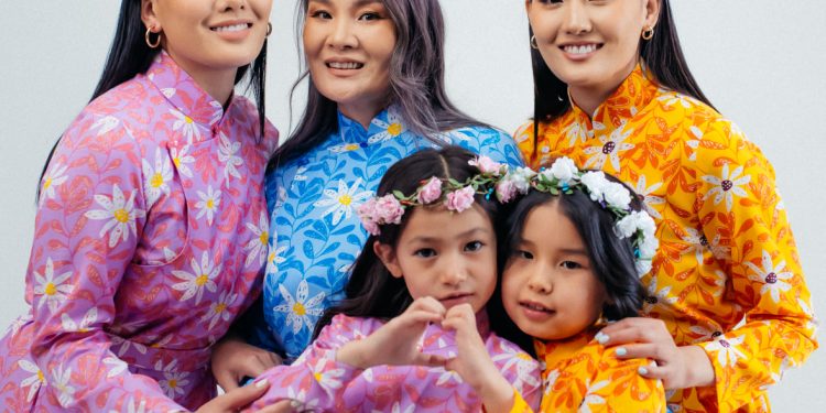 Б.Жигжид сайдын цэцэг шиг шүдний эмч охид