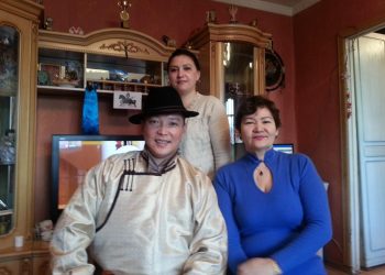 МУСТА жүжигчин Чоймболын Болд Орос гэргийтэй