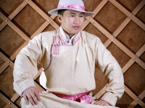 Л.Банзрагч: Дуучин болох гэж би хэдэн зуун төлөгний аминд хүрсэн хүн дээ