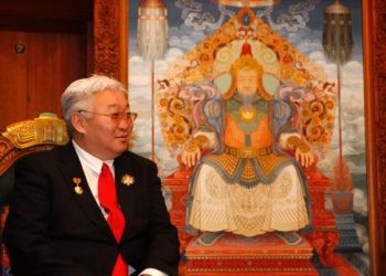 Э.БАТ-ҮҮЛ: БИ НАМЫН ДАРГА БИТГИЙ ХЭЛ ЕРӨНХИЙЛӨГЧ БОЛНО ГЭЖ БОДОЖ ЯВАА