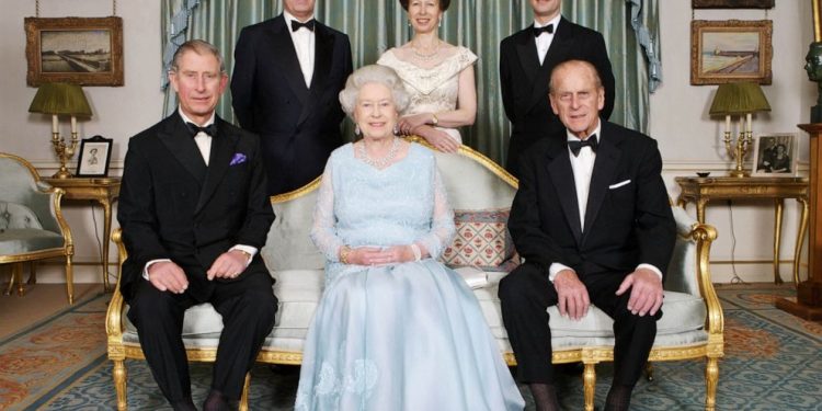 Эдинбургийн гүн асар их өв хөрөнгө үлдээж, гэрээслэлийг нь нууцалж байна