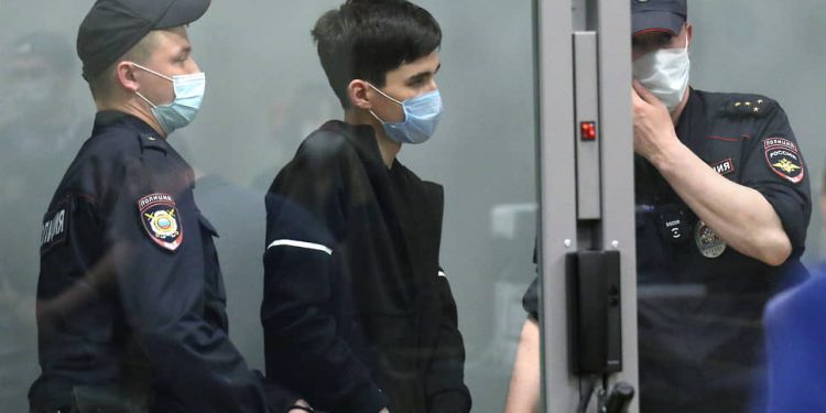 Төгссөн сургуульдаа халдсан Ильназ Галявиевын хэрэгт 100 мөрдөгчтэй шуурхай баг ажиллаж байна