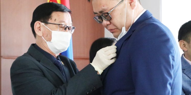 Г.Алтантүрүү Алтан гадас одон авчээ