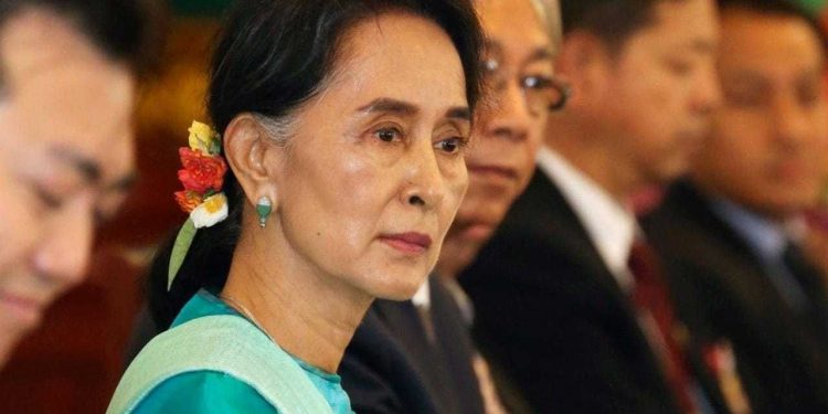 Аун Сан Су Чи хаана байгаа нь тодорхойгүй байна