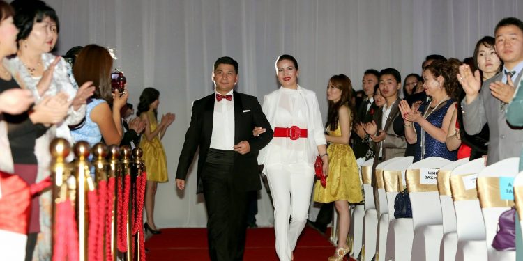 ДУУЧИН БАТТОГТОХ ДАЛНЫ СИЙЛБЭР, ОРИФЛЕЙМЫН ОРЛОГООРОО ТЭРГҮҮЛЖ БАЙНА