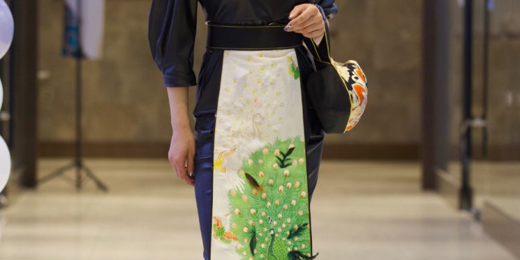 Н.Гарамханд МУГЖ Н.Ононг дасгалжуулж байна