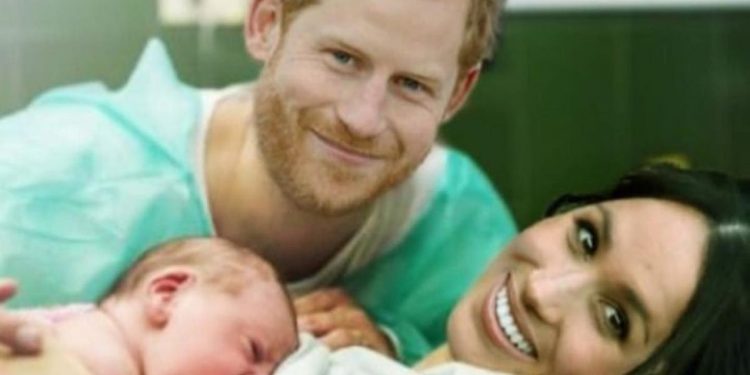 Харри, Меган Маркл нар охинтой болжээ