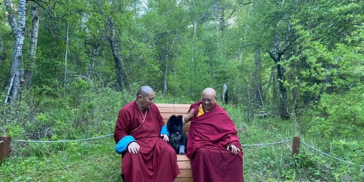 ЖАДО РИНБҮЧИ НОХОЙН АСРАМЖИЙН ГАЗАРТ 3000000 ТӨГРӨГ ХАНДИВЛАВ