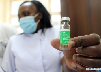 Африкт вакцины оронд ус тарьж төлбөр авч байжээ