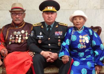 Л.Онцгойбаяр: ААВЫН МИНЬ “МИНИЙ ДОЛООН ХҮҮГЭЭС ЦЭРГИЙН ЖАНЖИН ТӨРНӨ ДӨӨ” ГЭСЭН ЕРӨӨЛ БИЕЛЛЭЭ ОЛСОН