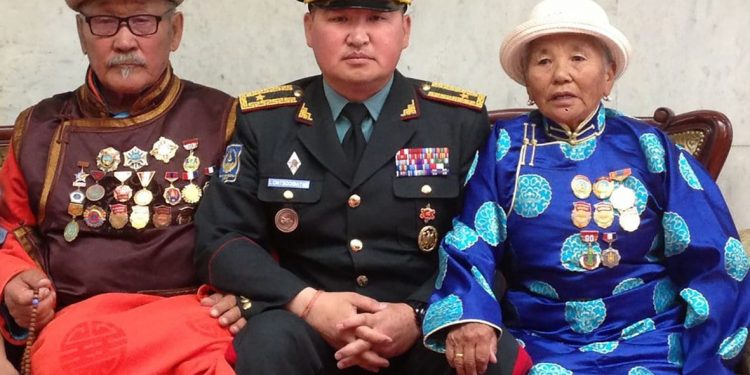 Л.Онцгойбаяр: ААВЫН МИНЬ “МИНИЙ ДОЛООН ХҮҮГЭЭС ЦЭРГИЙН ЖАНЖИН ТӨРНӨ ДӨӨ” ГЭСЭН ЕРӨӨЛ БИЕЛЛЭЭ ОЛСОН